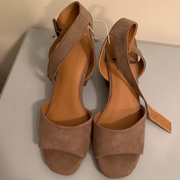 Taupe Suede ‘Megan’ heels new with tags - Picture 5 of 5